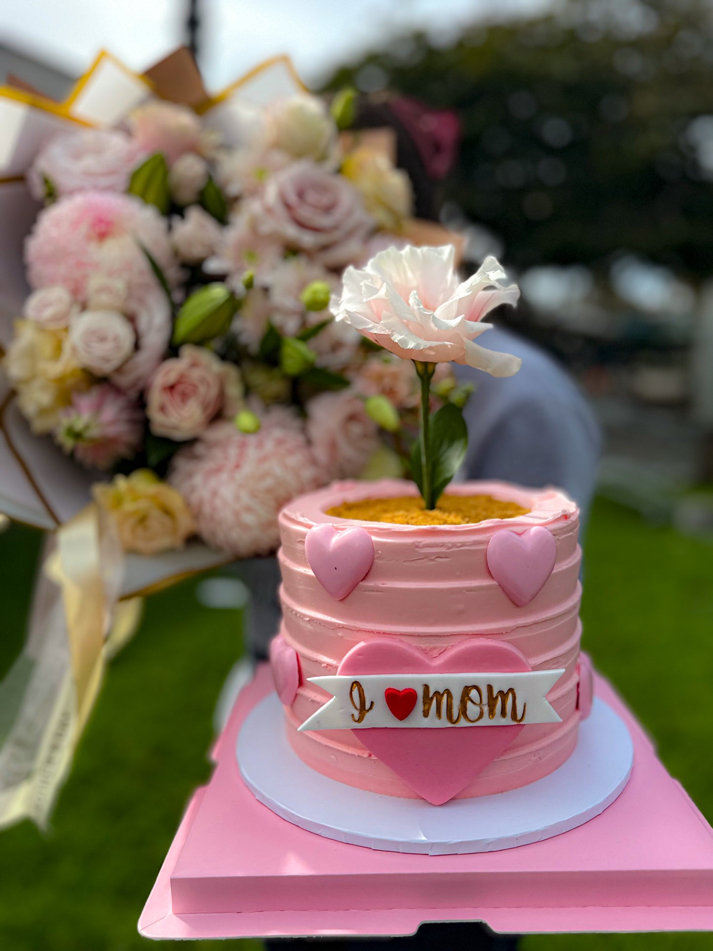 Blush Love – Mother’s Day Flowerpot Cake