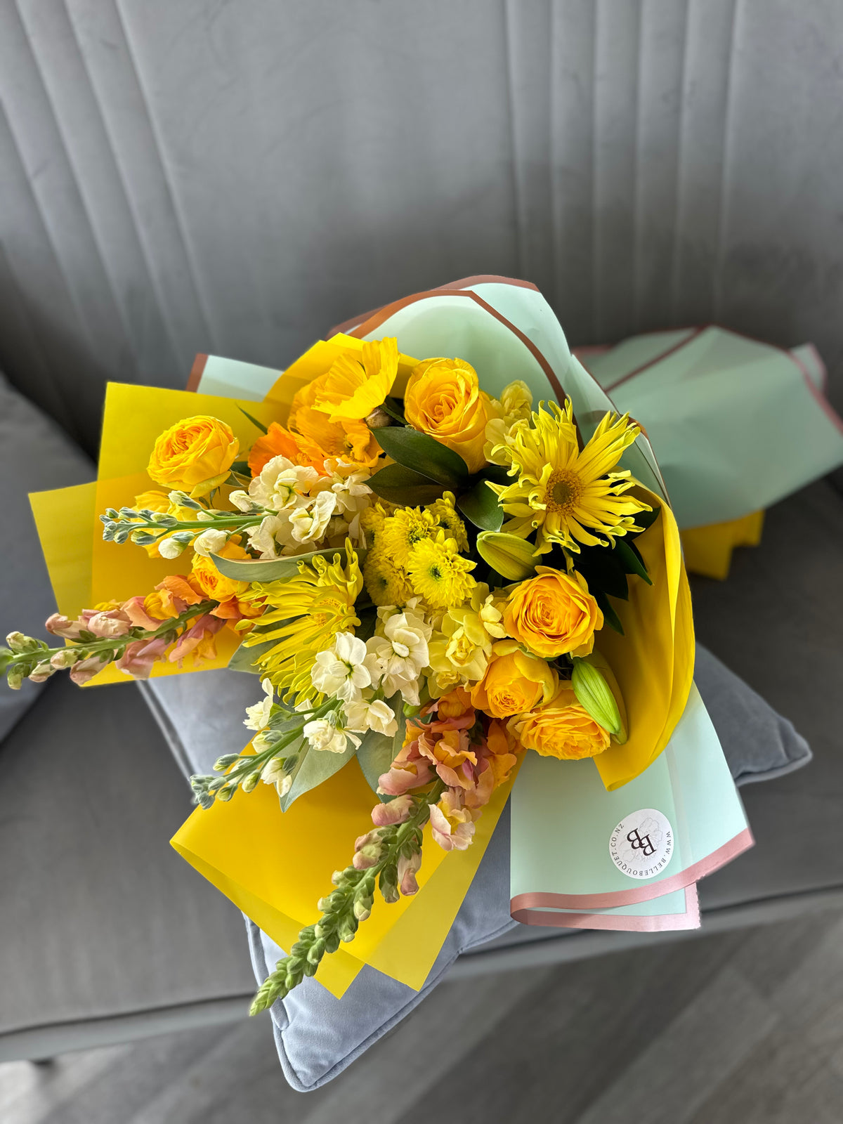 Yellow Joy bouquet — photo 1 of 2