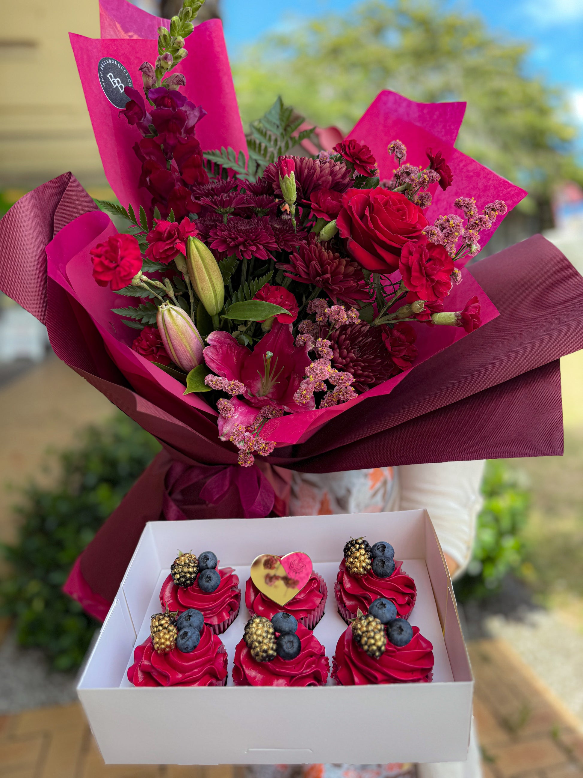 Luxurious Bouquet & Cupcake Duo: Scarlet Romance