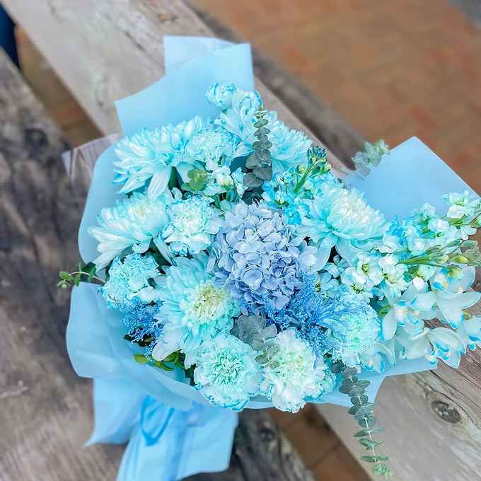 Blue Tender Glow bouquet — photo 1 of 2
