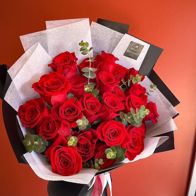 Classic Red Roses bouquet — photo 2 of 3
