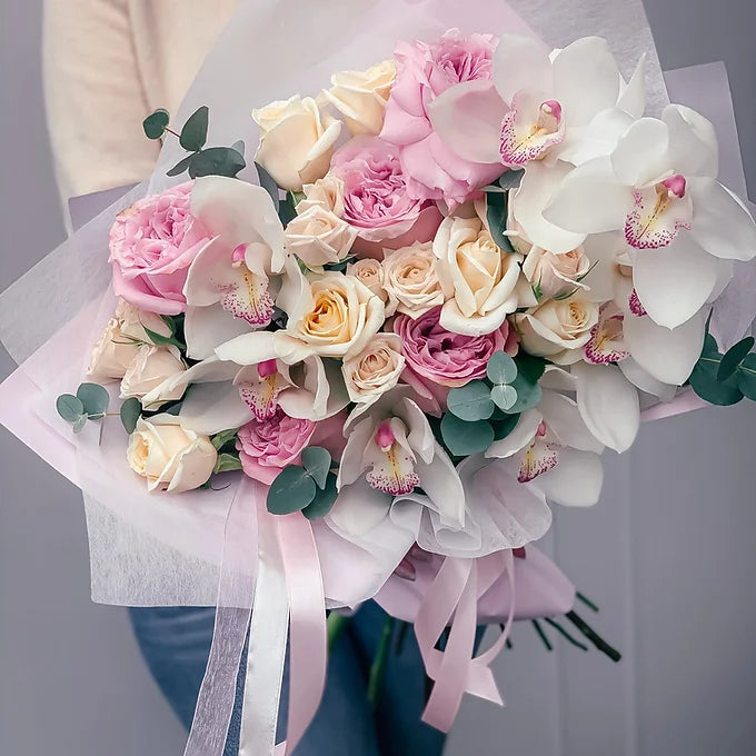 Deluxe Mix Roses & Orchids bouquet — photo 1 of 2
