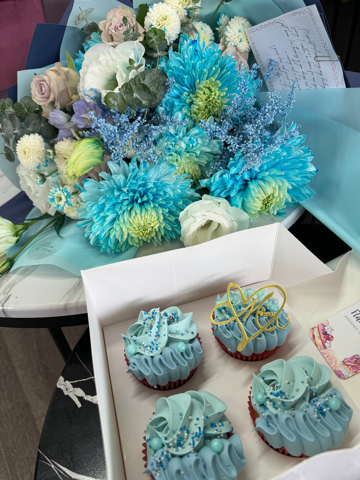 Blue Dream – Bouquet & Cupcake Gift Set