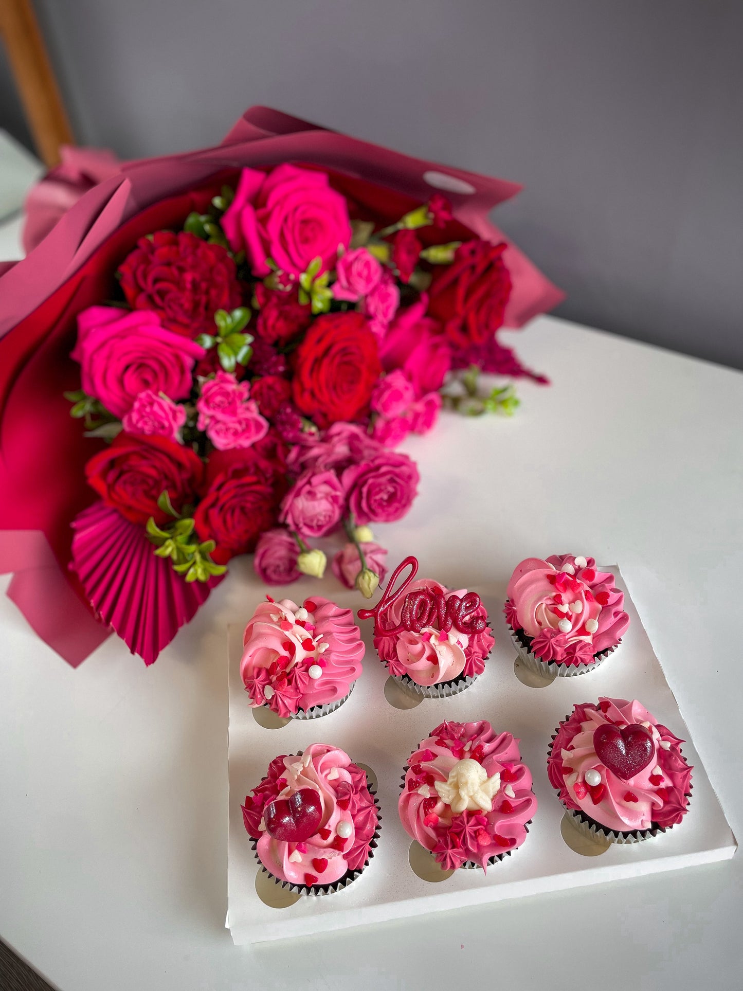 Love in Bloom: Roses & Cupcakes Love Set