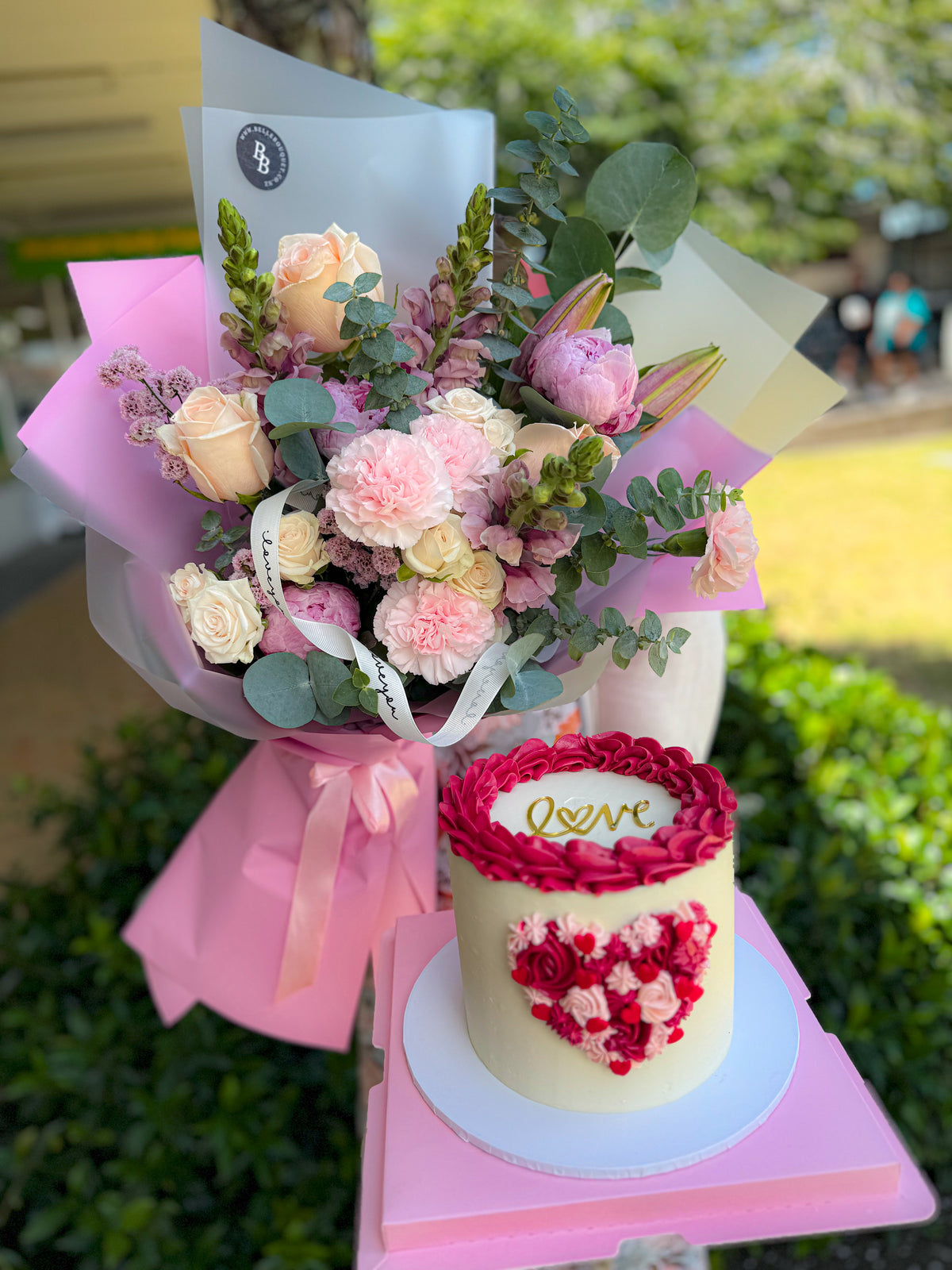 Bouquet & Cake Gift Set: Sweetheart Duo