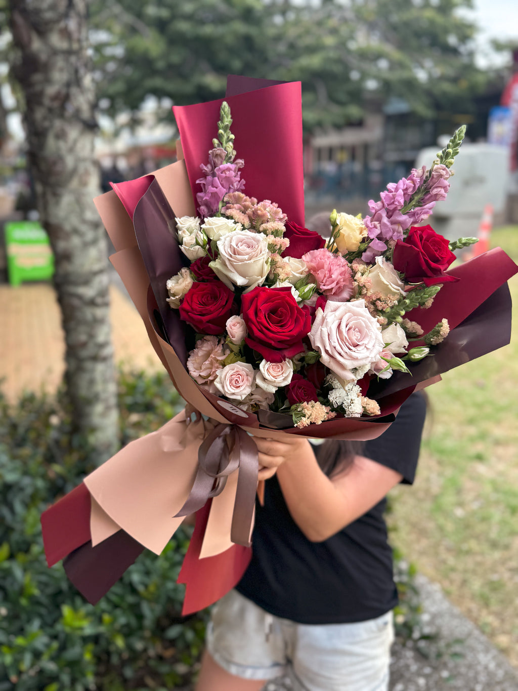 Flower Bouquet - Scarlet Whisper